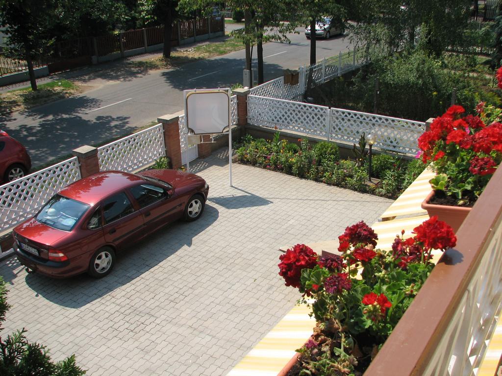 Olga Apartmanház Appartamento Hajdúszoboszló Esterno foto